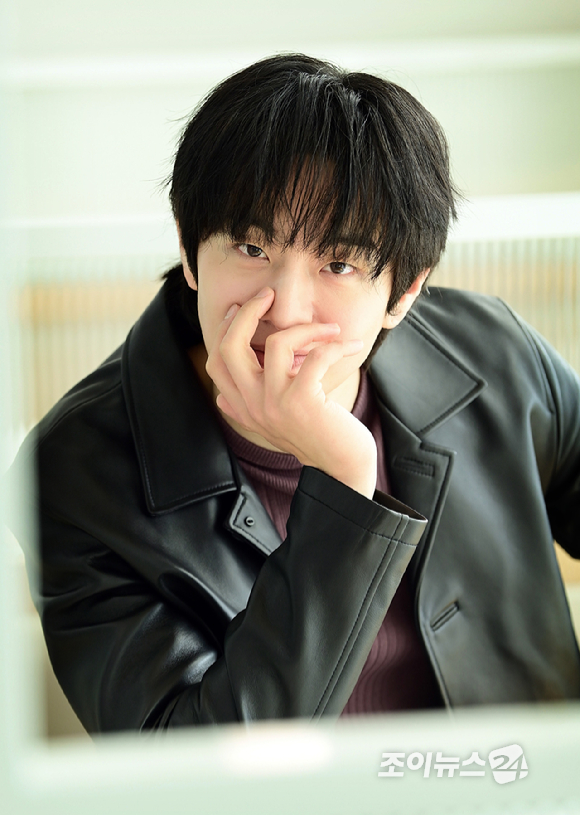 최근 종영한 KBS 2TV 토일 미니시리즈 '은애하는 도적님아'에서 이열(문상민)의 호위무사 대추 역을 열연한 배우 이승우가 26일 오전 서울 영등포구 양평동 조이뉴스24 사옥에서 진행된 인터뷰에 앞서 포즈를 취하고 있다. [사진=정소희 기자]