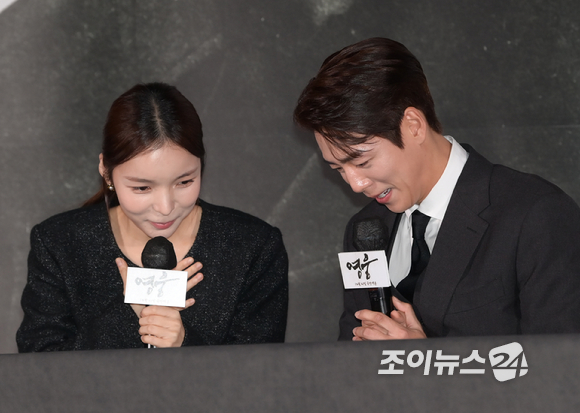 배우 박진주와 이현우가 8일 오후 서울 용산구 CGV 용산아이파크몰에서 진행된 영화 '영웅'(감독 윤제균) 언론시사회에 참석하고 있다. [사진=정소희 기자]