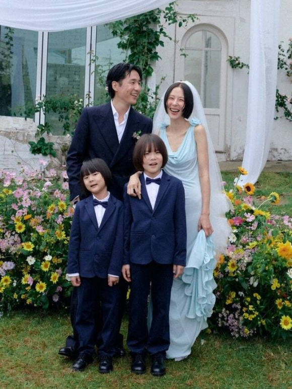 김나영♥마이큐, 부부 됐다...두 아들과 함께 결혼식 현장 공개