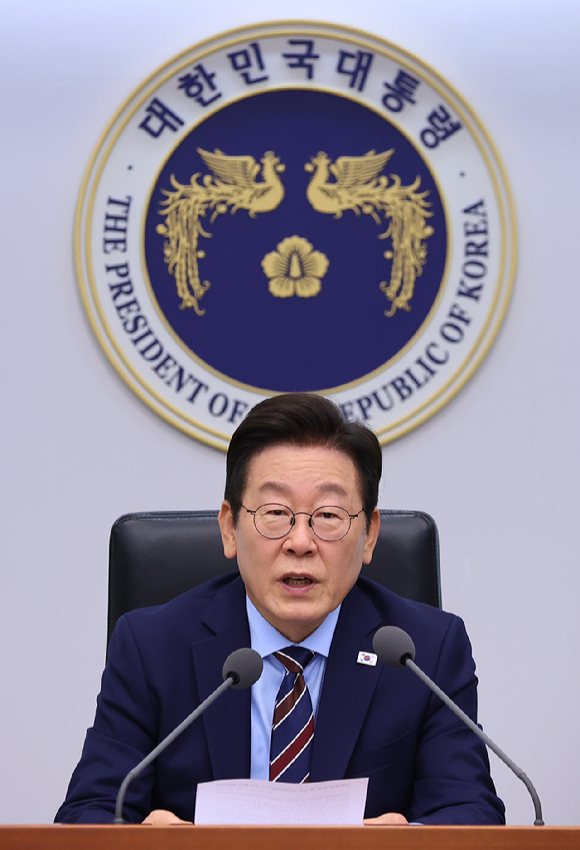 이재명 대통령이 2일 용산 대통령실에서 열린 수석보좌관회의에서 발언하고 있다. 2025.10.2 [사진=연합뉴스]
