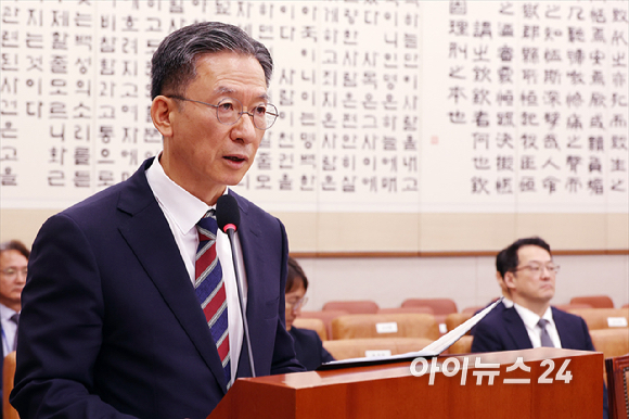 정성호 법무부 장관 후보자가 16일 서울 여의도 국회에서 열린 국회 법제사법위원회 정성호 법무부 장관 후보자 인사청문회에서 모두발언을 하고 있다. [사진=곽영래 기자]