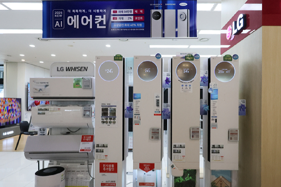 서울 시내 한 대형 가전제품 매장에 비치된 에어컨의 모습. [사진=연합뉴스]