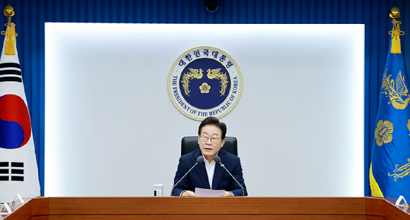 이재명 대통령이 30일 서울 용산 대통령실 청사에서 열린 비상경제점검 태스크포스(TF) 3차 회의에서 발언하고 있다. 2025.7.30 [사진=연합뉴스]