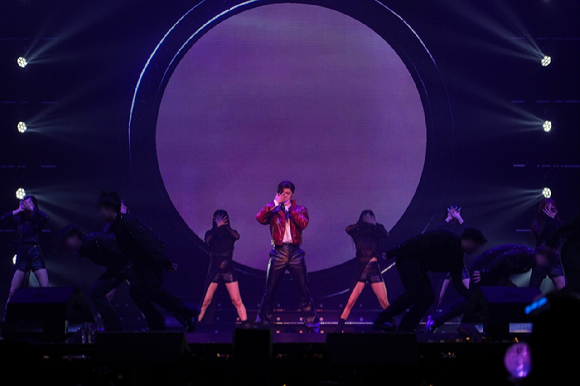 가수 박지현이 '2026 박지현 콘서트 쇼맨쉽 시즌2-서울 앙코르'에서 팬들을 만나고 있다. [사진=쇼7]