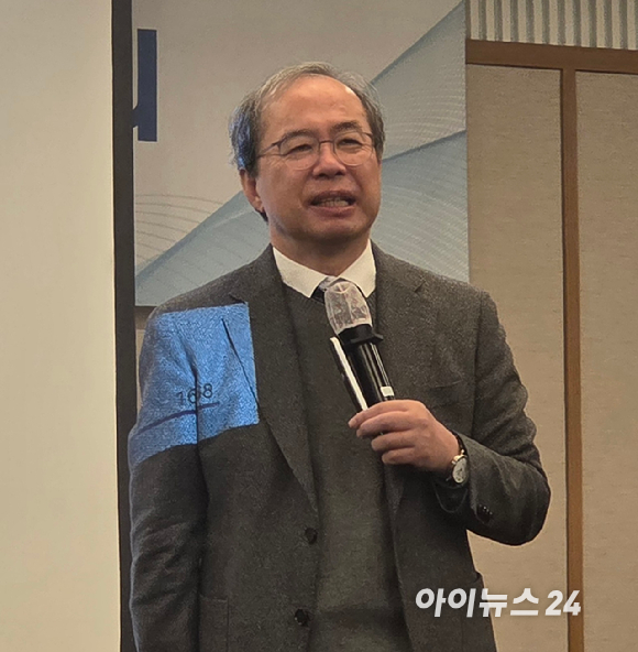 김정호 카이스트 교수가 3일 서울 중구 프레스센터에서 열린 'HBF 기술 개발 성과, 로드맵 그리고 상품화 전략 발표회'에서 발언하는 모습. [사진=박지은 기자]