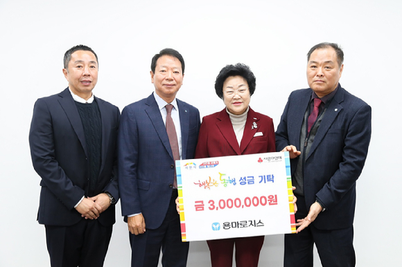 용마로지스 차량이 운행 중이다. [사진=동아쏘시오그룹 제공]