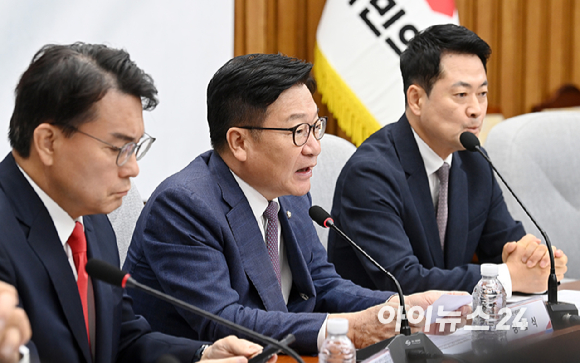 정점식 국민의힘 원내대표가 21일 서울 여의도 국회에서 열린 '제9회 전국동시지방선거 투표용지 부족사태 등 국민참정권 침해 진상규명 및 선거관리 개혁을 위한 국정조사특별위원회' 및 '6.3 국민참정권 침해 진상규명 및 선거관리 개혁 특별위원회' 연석회의에서 발언하고 있다. [사진=곽영래 기자]