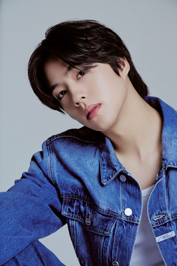 '언더커버 미쓰홍'에 출연한 배우 조한결이 인터뷰에 앞서 사진 촬영을 하고 있다. [사진=써브라임]