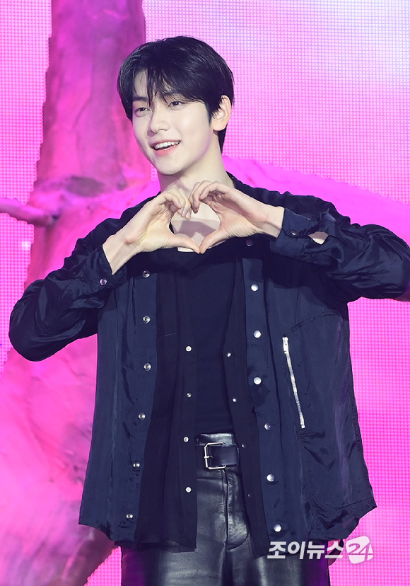 그룹 투모로우바이투게더 수빈이 13일 오후 서울시 성북구 안암동 고려대학교 화정체육관에서 열린 투모로우바이투게더(TOMORROW X TOGETHER, TXT) 미니 8집 '7TH YEAR: 가시덤불에 잠시 바람이 멈췄을 때' 발매 기념 쇼케이스에 참석하고 있다. [사진=정소희 기자]