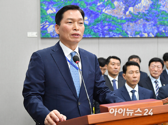 강병인 경호처 기획관리실장 직무대리가 6일 서울 여의도 국회에서 열린 운영위원회의 대통령비서실 등 국정감사에서 업무보고를 하고 있다. [사진=곽영래 기자]