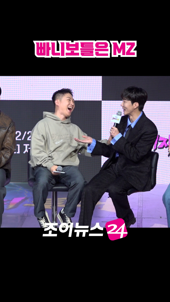 여행 유튜버 빠니보틀, 그룹 위너 이승훈이 지난달 27일 오후 서울 마포구 상암동 쇼킹케이팝센터에서 열린 ENA 새 예능프로그램 '크레이지 투어' 제작발표회에 참석해 소감을 말하고 있다. [사진=문수지 기자]