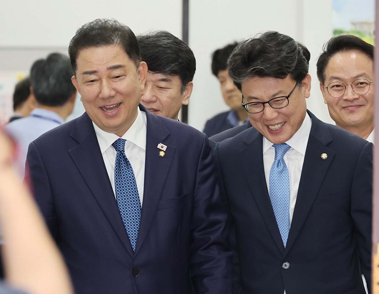 더불어민주당 김병기 당대표 직무대행 겸 원내대표, 진성준 정책위의장이 31일 서울 여의도 국회에서 열린 정책조정회의에 참석하고 있다. 2025.7.31 [사진=연합뉴스]