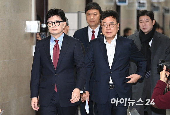 한동훈 국민의힘 대표가 지난해 12월 9일 오전 서울 여의도 국회에서 열리는 비공개 최고위원회의에 참석하고 있다. [사진=곽영래 기자]