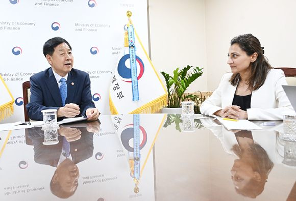 구윤철 부총리, 국제신용평가사 무디스 연례협의단과 면담 [사진=연합뉴스]