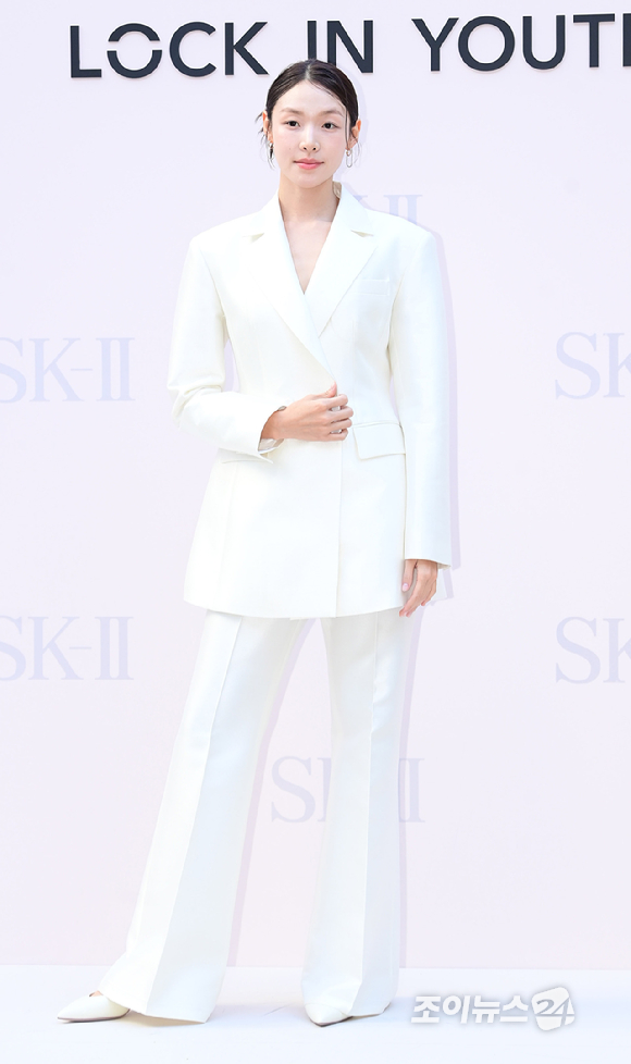 미스코리아 최미나수가 3일 오후 서울 성동구 성수동 앤더슨씨에서 열린 SK-II 팝업스토어 오픈 기념 포토 행사에 참석하고 있다. [사진=정소희 기자]