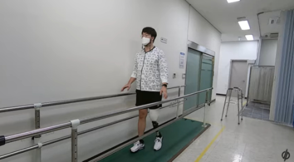 사고로 한 쪽 다리를 잃었는데 민방위 훈련 소집통지서를 받았다는 한 남성의 사연이 전해졌다. [사진=유튜브 채널 'CJ PARK']