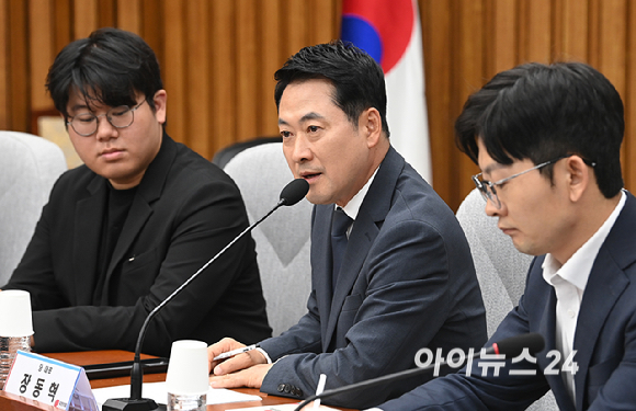 장동혁 국민의힘 대표가 10일 서울 여의도 국회에서 열린 지방선거 투표용지 부족 사태 관련 국민 참정권 회복을 위한 시국선언 대학생 간담회에서 발언하고 있다. [사진=곽영래 기자]