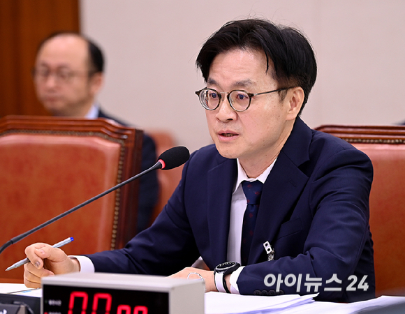 김정관 산업통상자원부 장관 후보자가 17일 오전 서울 여의도 국회 산업통상자원중소벤처기업 위원회 전체회의에서 열린 인사청문회에서 질의에 답변하고 있다. [사진=곽영래 기자]