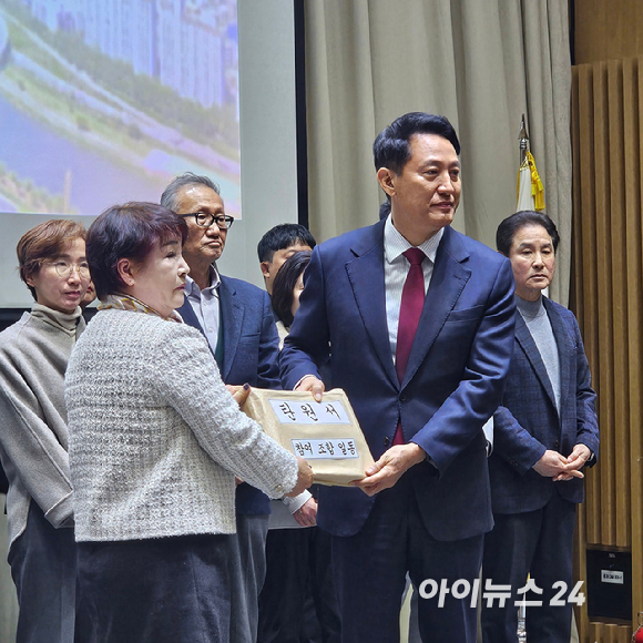 오세훈 서울시장이 26일 오전 서울시청에서 개최된 '8만5000가구 신속착공 발표회'에 참석해 모두발언을 하고 있다. 2026.02.26 [사진=이효정 기자 ]