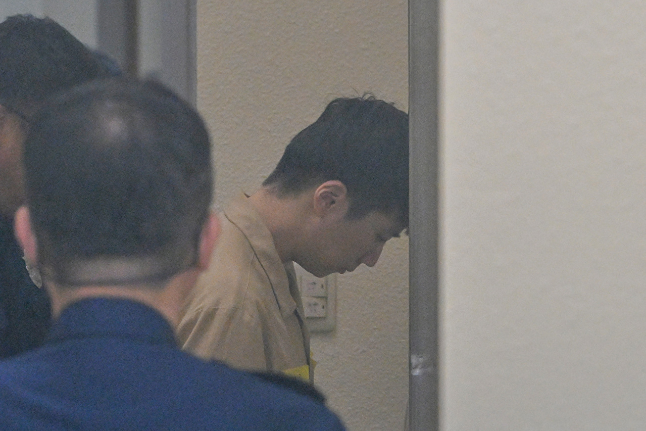 '여고생 살해범' 장윤기에 대한 선고 공판이 열린 지난달 30일 오후 광주지방법원에서 성폭력범죄의 처벌 등에 관한 특례법상 강간살인 등 혐의로 구속 기소된 장윤기가 법정으로 출정하고 있다. 2026.9.30 [공동취재] [사진=연합뉴스]
