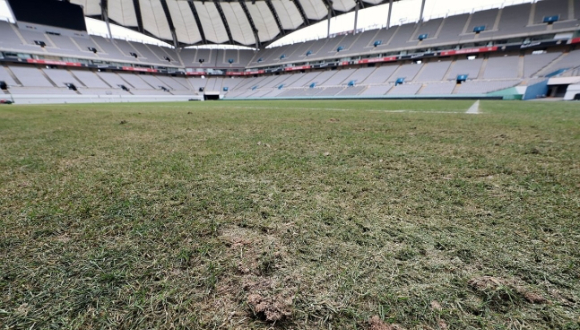 서울시와 서울시설공단이 오는 29일 열릴 FC서울의 홈경기 전까지 상암동 서울월드컵경기장 잔디의 긴급 복구에 나선다. 사진은 5일 서울월드컵경기장 잔디의 모습. [사진=연합뉴스]