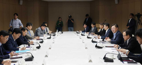 9일 서울 중구 대한상공회의소에서 개최된 '더불어민주당 코스피5000특위 경제형벌민사책임합리화TF - 경제8단체 간담회'에서 박일준 대한상의 상근부회장이 인사말을 하고 있다. [사진=대한상공회의소]