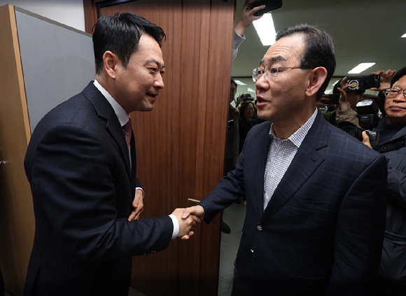 더불어민주당 조승래 사무총장이 22일 국회에서 열린 기자간담회에서 20206년 지방선거 후보 공천과 관련해 설명하고 있다. 2026.3.22 [사진=연합뉴스]