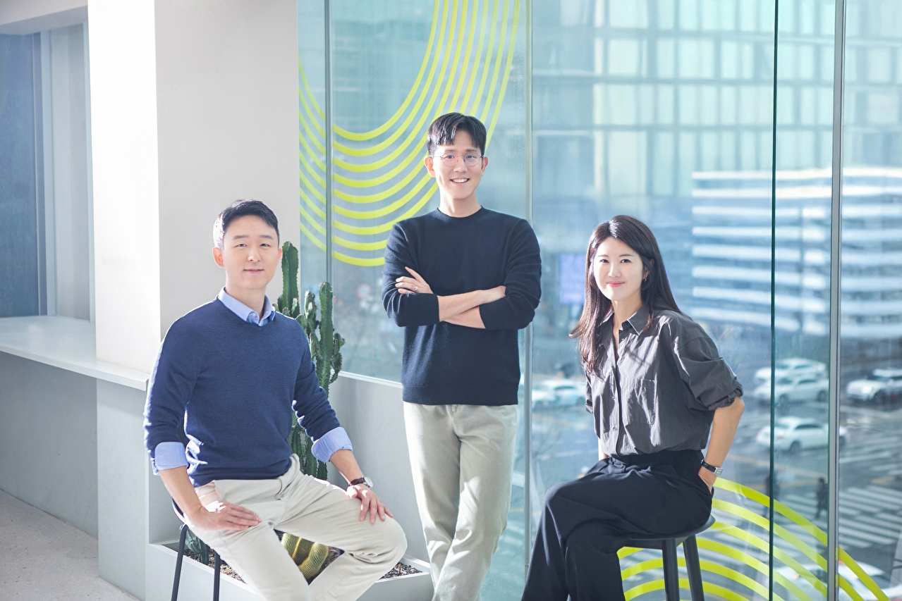 사진 왼쪽부터 오수훈 부사장, 김준영 대표, 윤소연 최고비전책임자(CVO) [사진=아파트멘터리 ]