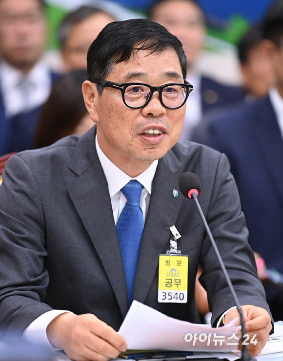 하대성 자동차손해배상진흥원 원장이 16일 국회 국토교통위원회에서 열린 2025년도 국정감사에서 질의에 답변하고 있다. [사진=곽영래 기자]