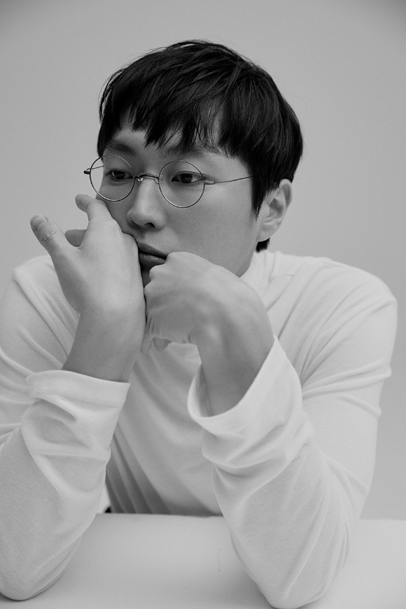 배우 노재원이 영화 '세기말의 사랑'에서 이유영과 호흡을 맞춘다. [사진=눈컴퍼니]