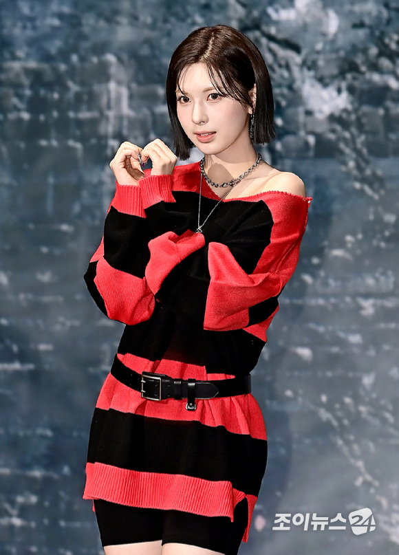 걸그룹 엔믹스 배이가 15일 오후 서울 송파구 소피텔 앰배서더 서울 호텔에서 새 미니 앨범&nbsp;'Fe3O4: BREAK'(에프이쓰리오포:&nbsp;브레이크)를 발매 기념 쇼케이스에서 기념촬영을 하고 있다. [사진=곽영래 기자]