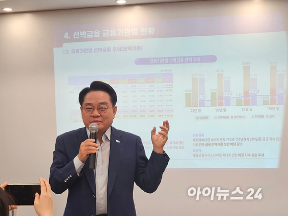 안병길 한국해양진흥공사 사장이 8일 서울 여의도에서 열린 기자간담회에서 발표하고 있다. [사진=설재윤 기자]