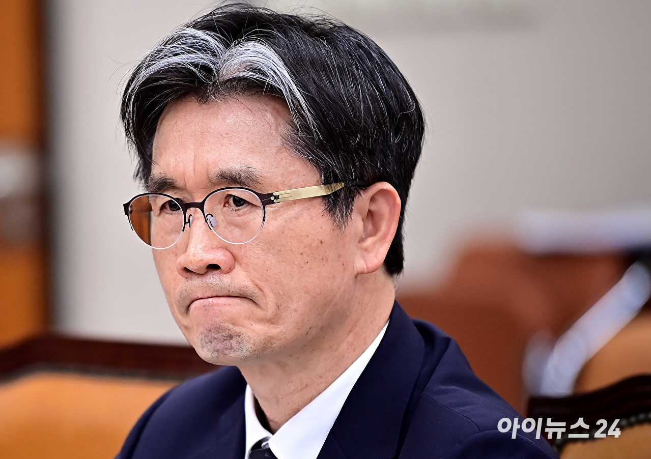 오동운 고위공직자범죄수사처(공수처) 처장이 7일 오후 서울 여의도 국회에서 열린 제420회 국회(임시회) 법제사법위원회 제2차 전체회의에서 의원 질의를 경청하고 있다. [사진=곽영래 기자]