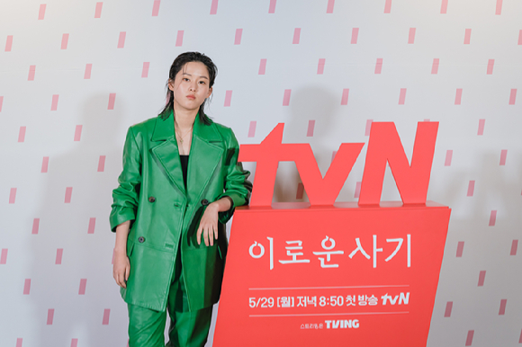배우 이연이 '이로운 사기' 온라인 제작발표회에 참석했다. [사진=tvN]