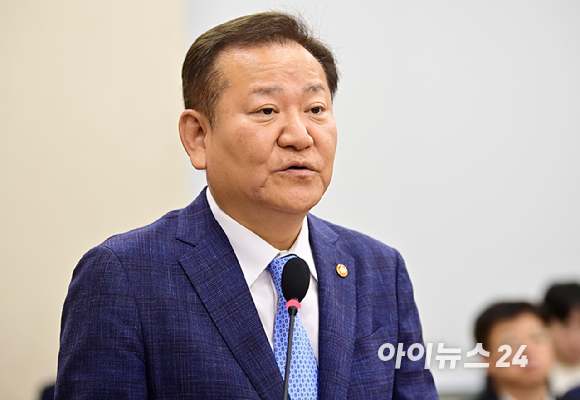 이상민 행정안전부 장관이 2024년 7월 2일 오전 서울 여의도 국회에서 열린 국회 행정안전위원회 전체회의에서 업무보고를 하고 있다. [사진=곽영래 기자]