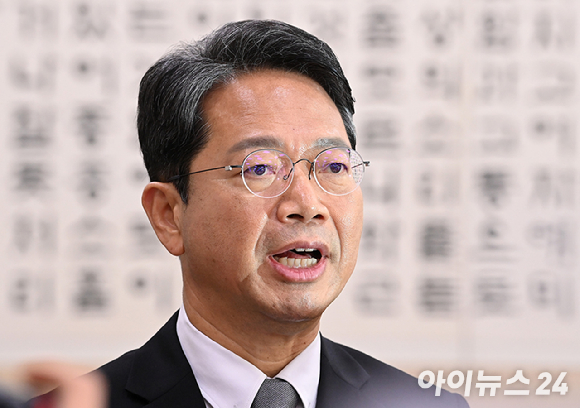 김승원 법무부 장관 후보자가 15일 서울 여의도 국회 법제사법위원회에서 열린 인사청문회에서 모두발언을 하고 있다. [사진=곽영래 기자]