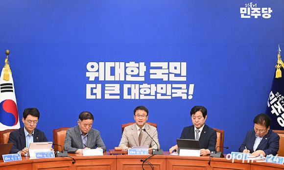 한병도 더불어민주당 당 대표 직무대행 겸 원내대표가 27일 서울 여의도 국회에서 열린 최고위원회의에서 발언하고 있다. [사진=곽영래 기자]