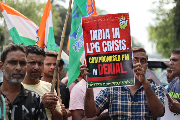 중동 지역을 둘러싼 군사 충돌이 장기화하면서 인도의 액화석유가스(LPG) 공급망에 비상이 걸렸다. 사진은 AI 생성 이미지로, 본 기사 내용과 무관. [사진=챗GPT]