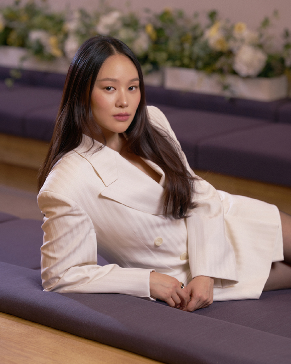 배우 하예린이 넷플릭스 시리즈 '브리저튼4' 간담회에 앞서 포즈를 취하고 있다. [사진=넷플릭스]