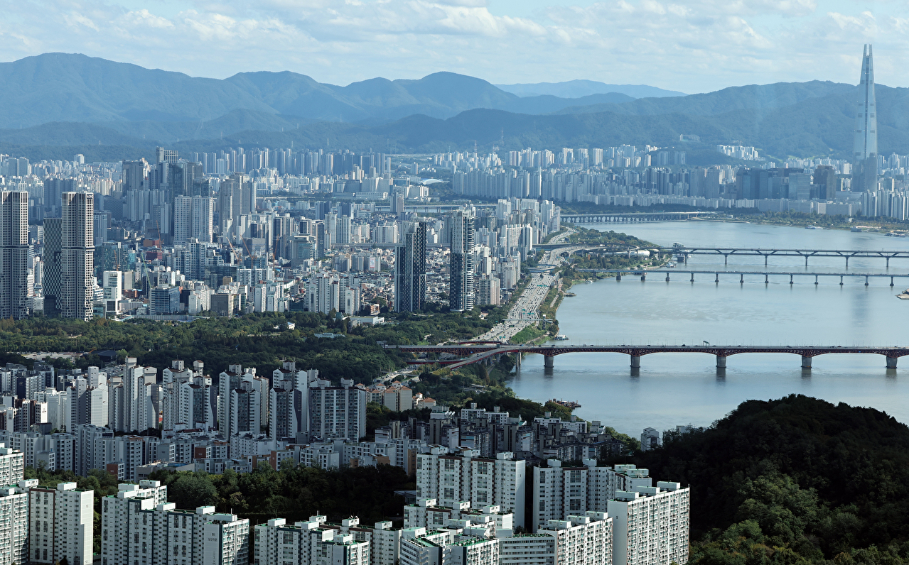 서울 남산에서 바라본 강북 집합건물(아파트&middot;다세대&middot;연립&middot;오피스텔) 모습. 2025.10.15 [사진=연합뉴스]