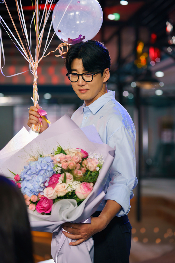 '키스 식스 센스' 윤계상 스틸컷 [사진=디즈니+]