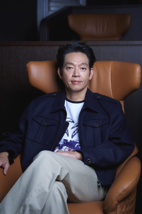 배우 박지환이 영화 '보스' 인터뷰에 앞서 포즈를 취하고 있다. [사진=(주)하이브미디어코프]