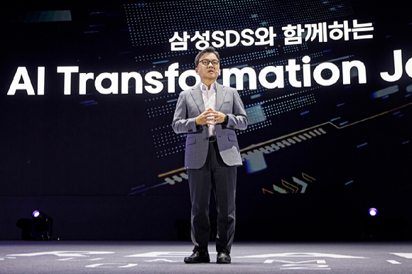 이준희 삼성SDS 대표가 11일 오전 서울 코엑스에서 열린 '리얼 서밋 2025’에서 기조연설을 하고 있다. [사진=삼성SDS]