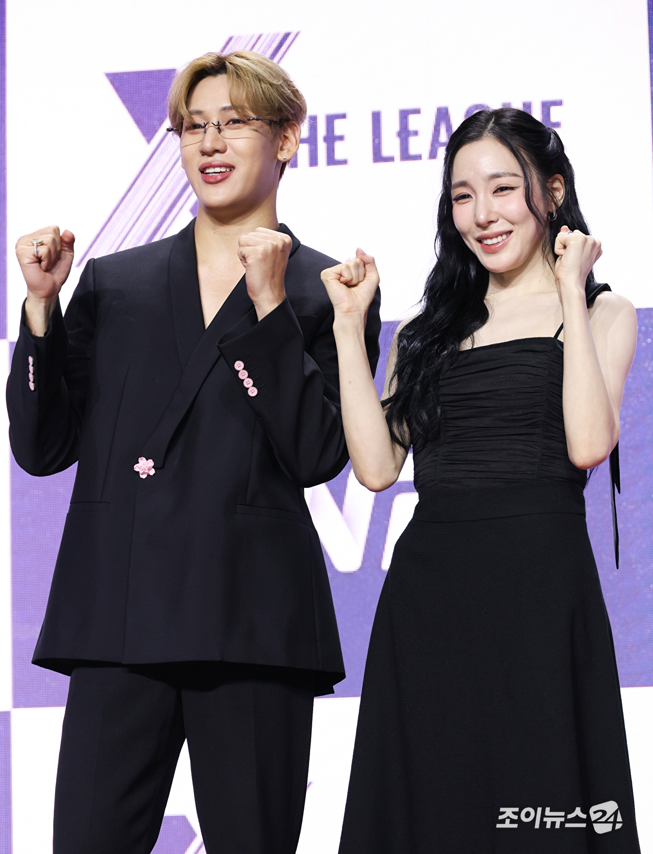 그룹 갓세븐 뱀뱀, 소녀시대 티파니영이 30일 오전 서울 마포구 상암동 큐브컨벤션센터에서 진행된 ENA 신규 예능프로그램 '엑스 더 리그(X THE LEAGUE)' 제작발표회에 참석해 포즈를 취하고 있다. [사진=문수지 기자]