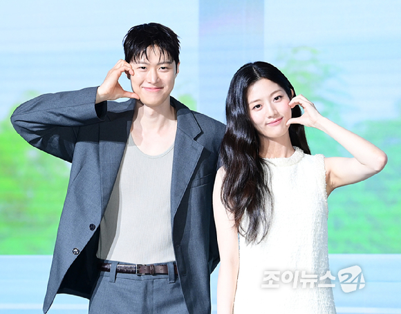 배우 공명-신은수-차우민-윤상현이 25일 오전 서울 마포구 호텔 나루에서 열린 넷플릭스 영화 '고백의 역사'(감독 남궁선) 제작보고회에 참석하고 있다. [사진=정소희 기자]