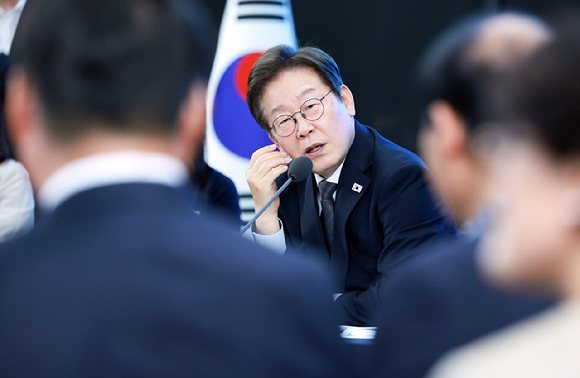 이재명 대통령이 25일 광주광역시 국립아시아문화전당에서 열린 '광주시민·전남도민 타운홀미팅'에 참석하고 있다. 2025.6.25 [사진=연합뉴스]