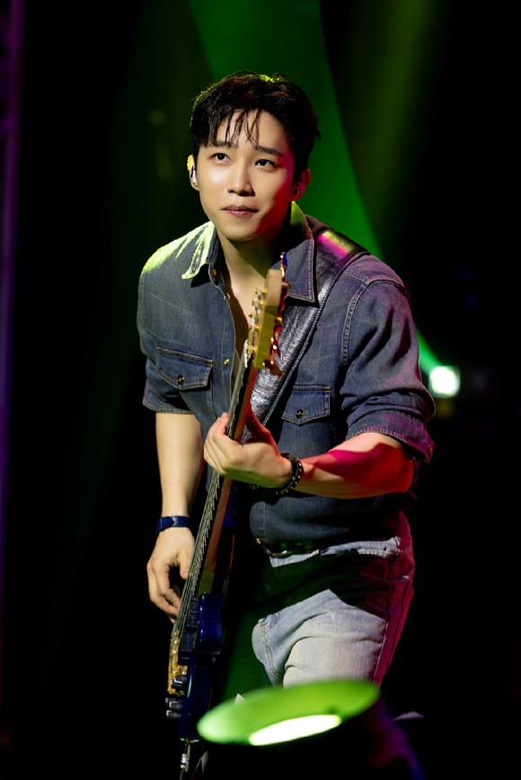 밴드 엔플라잉이 2026 N.Flying LIVE '&CON5 : into REM'(2026 엔플라잉 라이브 '엔콘5 : 인투 렘') 전국투어 서울 공연에서 팬들을 만나고 있다. [사진=FNC엔터테인먼트]