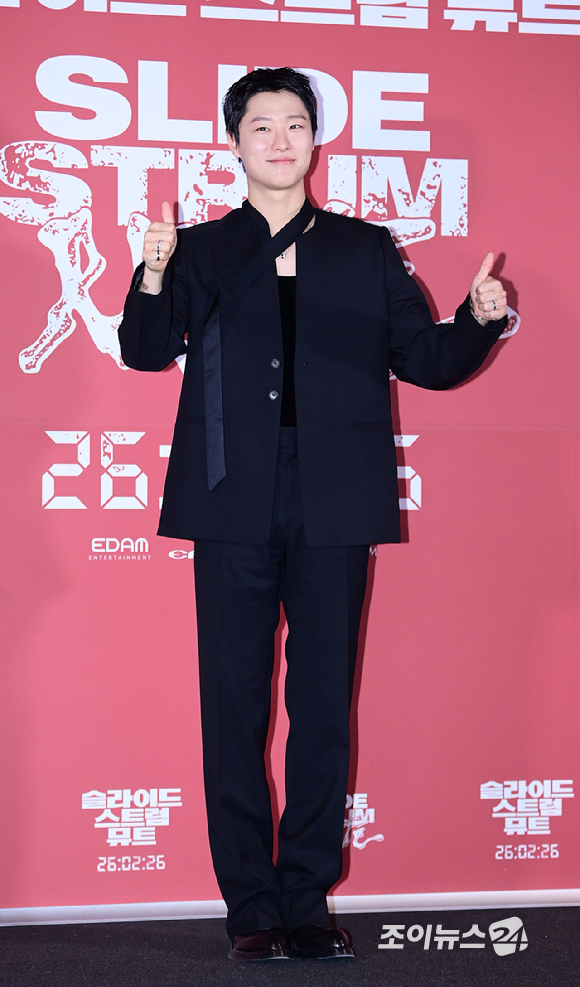 배우 우즈(조승연)가 20일 서울 용산구 CGV 아이파크몰에서 진행된 영화 '슬라이드 스트럼 뮤트'(감독 박세영) 언론시사회에 참석하고 있다. [사진=정소희 기자]