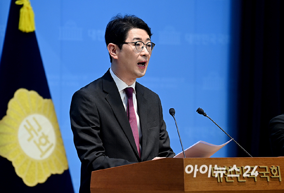 주진우 국민의힘 의원이 14일 서울 여의도 국회 소통관에서 정원오 더불어민주당 서울시장 후보자 주폭 피해자 관련 추가제보도 기자회견을 하고 있다. [사진=곽영래 기자]