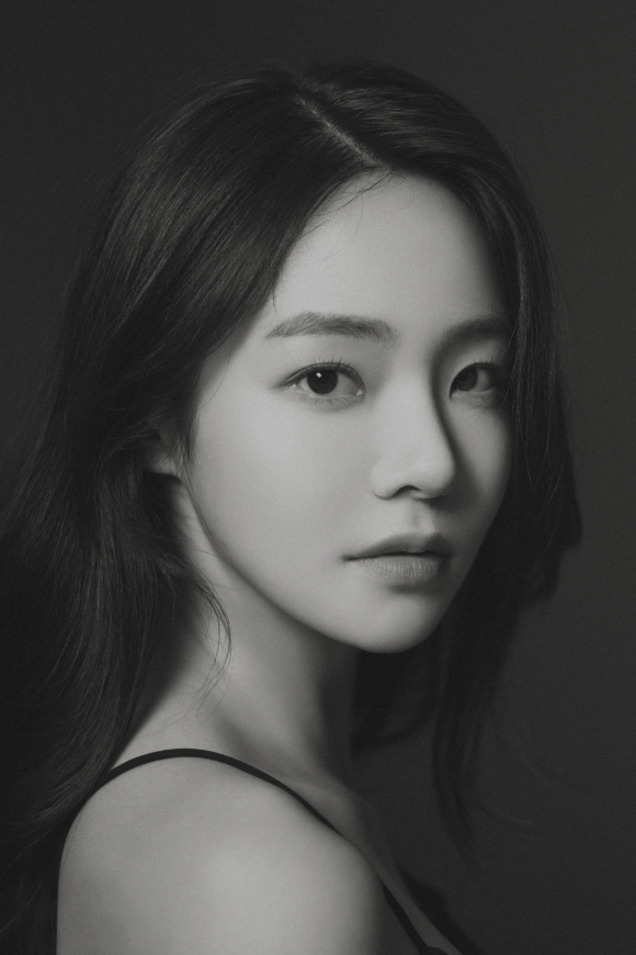유하진 프로필. [사진=빌리언스]